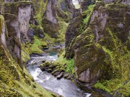 Iceland, Fjaorargljufur, Elevated view of Fjaora river flowing through steep rocky gorge