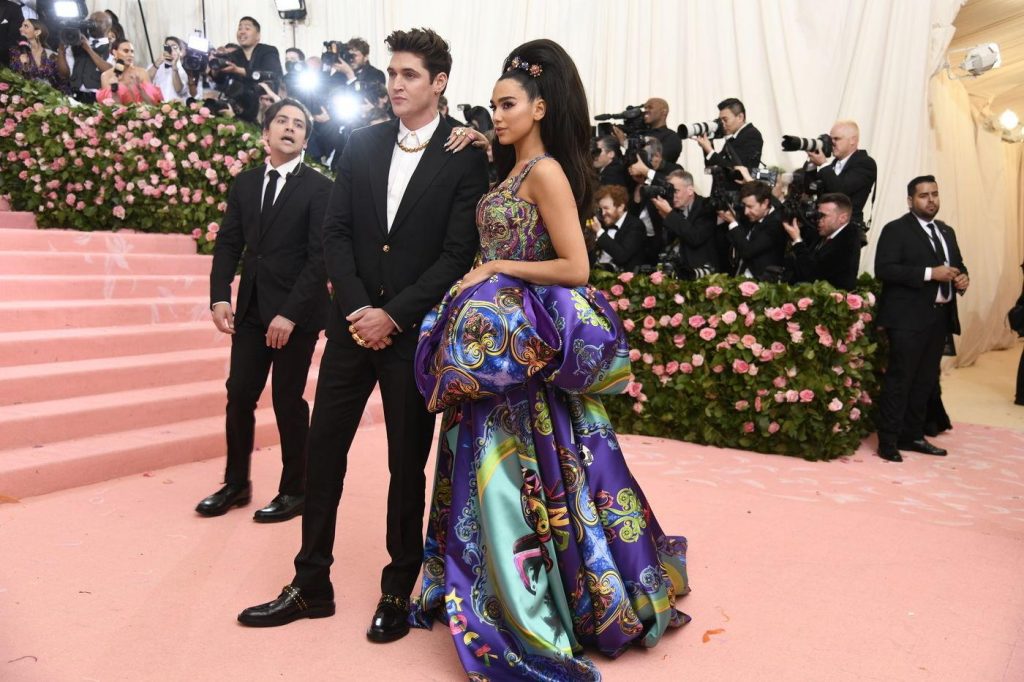 Dua lipa debuting at the MET GALA 2019 with her boyfriend Isaac Carew