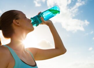 Can dehydration cause high blood pressure? Links between hypertension and hydration.